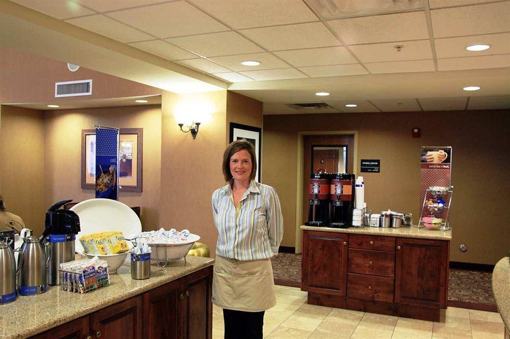 Hampton Inn & Suites Кингман Ресторант снимка