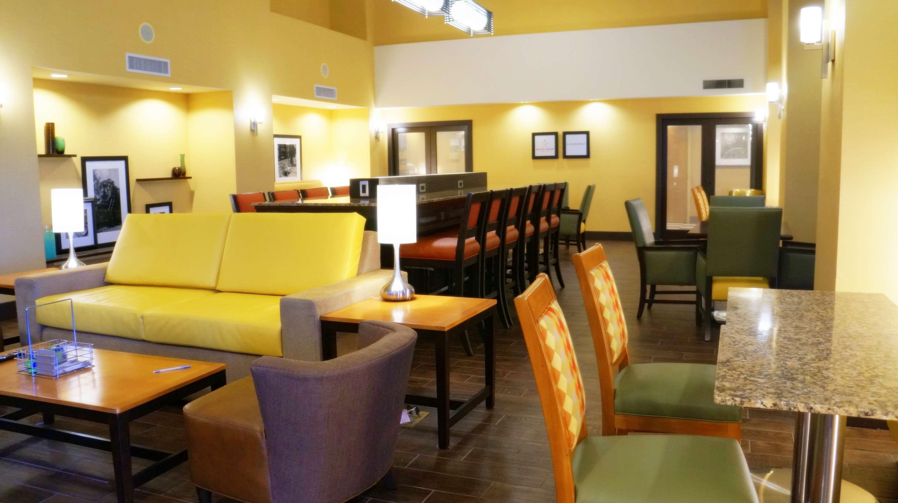 Hampton Inn & Suites Кингман Екстериор снимка
